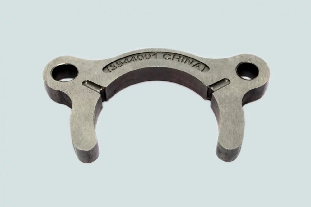 фото скоба упорная распредвала l, isle, qsc, qsl ## 3944001 